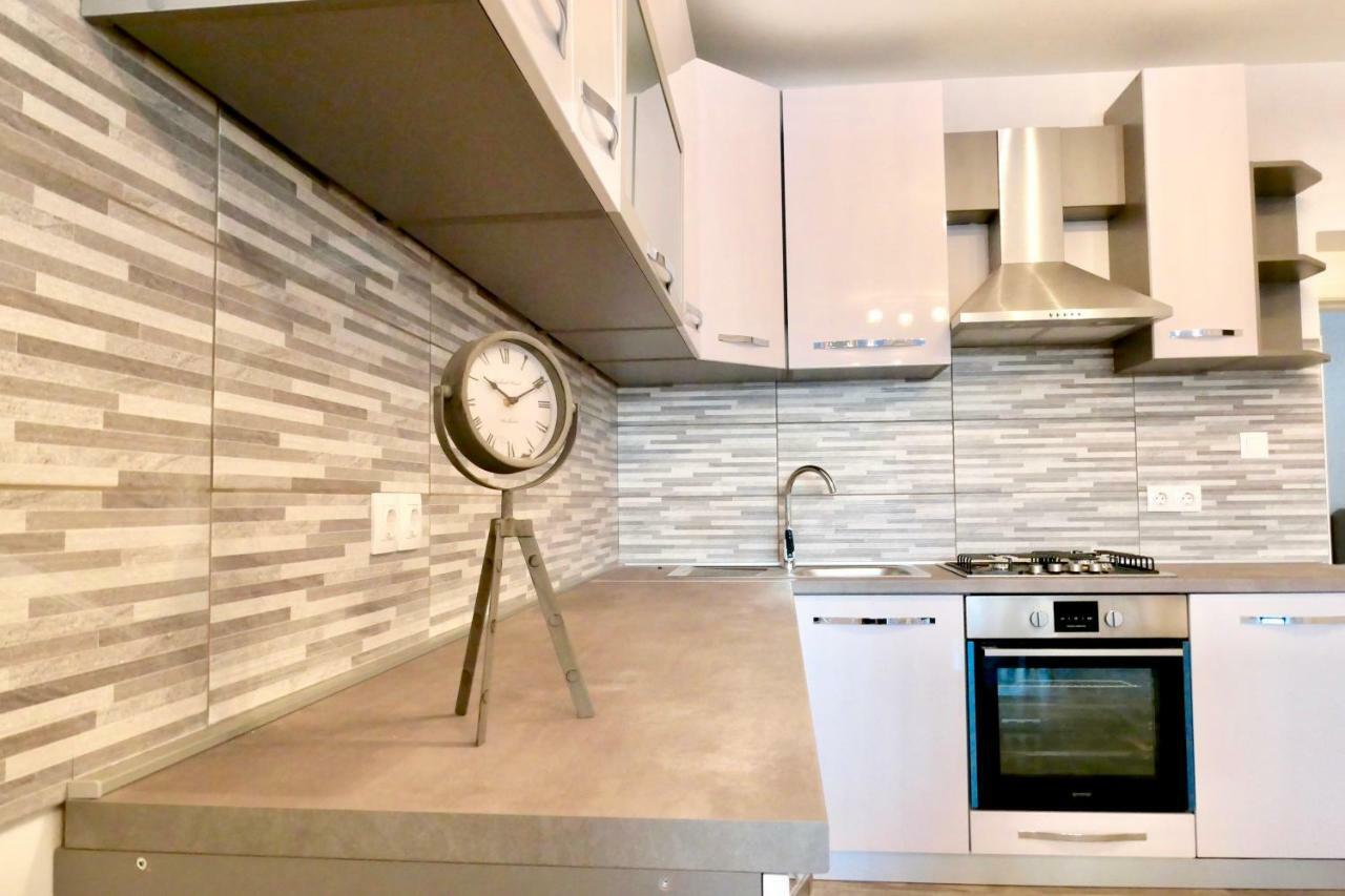Antonia Apartments ซาวาลาติซา ภายนอก รูปภาพ