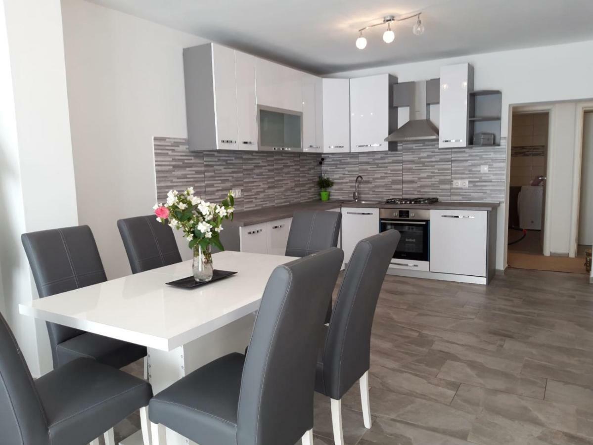 Antonia Apartments ซาวาลาติซา ภายนอก รูปภาพ