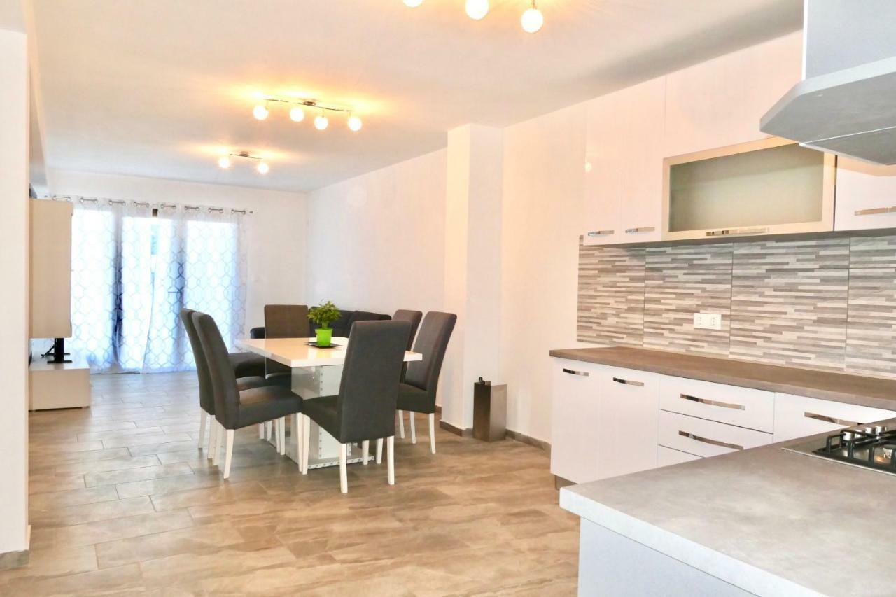 Antonia Apartments ซาวาลาติซา ภายนอก รูปภาพ